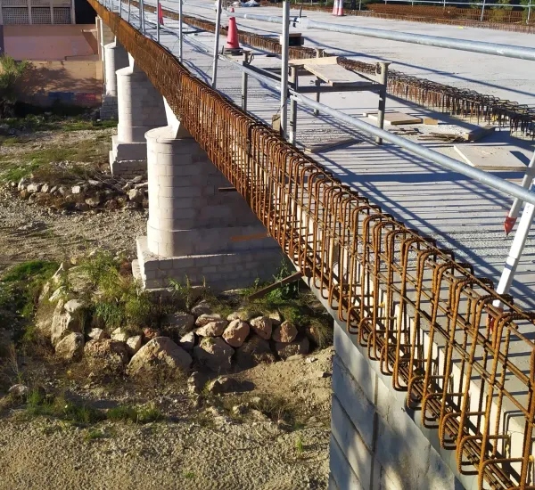 Maquinaria de demolición Cadersa en plena obra civil
