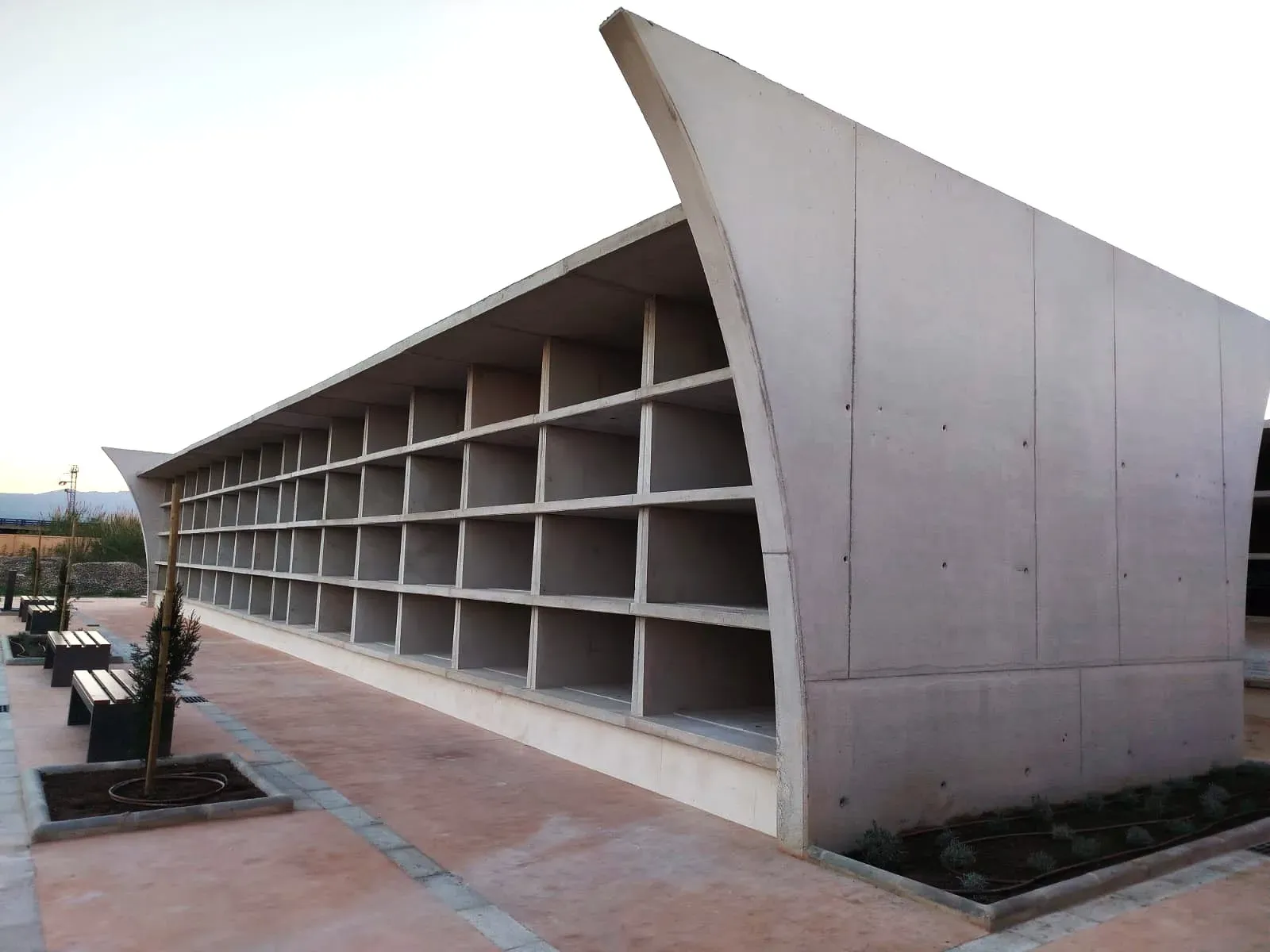 Cadersa - Módulos de nichos de hormigón prefabricados para cementerio municipal