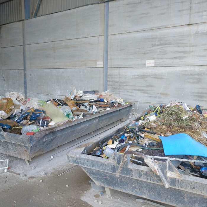 Limpieza previa del RCD. Planta de valorización de residuos RCD. CADERSA, SL